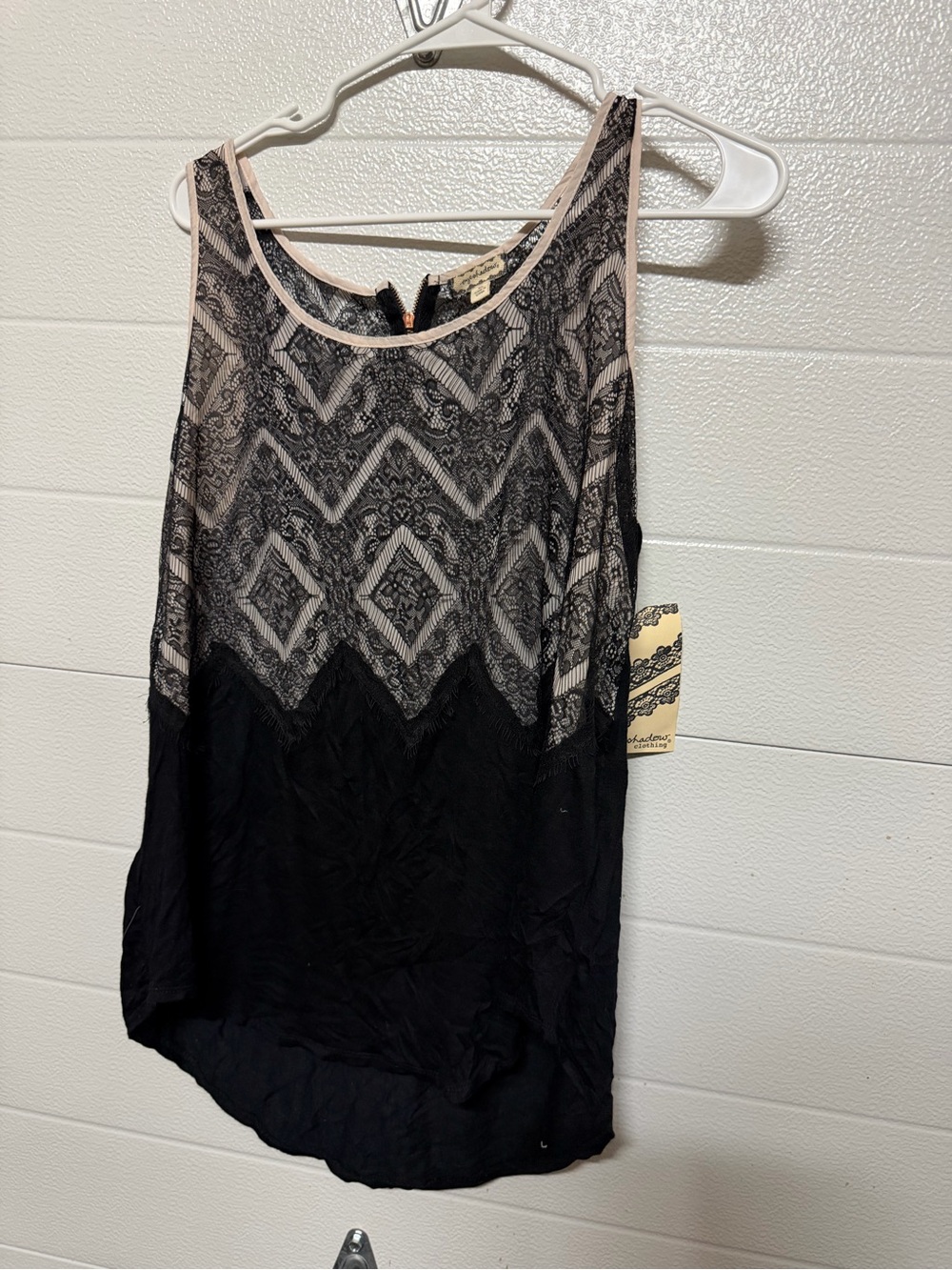 Eyeshadow Black and Beige Lace-Pattern Sleeveless Camisole